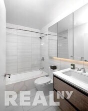 115 E 34th St in New York, NY - Building Photo - Building Photo