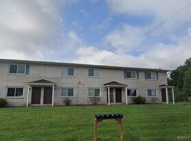 26 Sarpy Rd in Belleville, IL - Building Photo