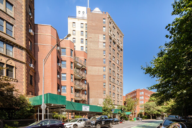 Berkeley Plaza in Brooklyn, NY - Building Photo - Building Photo