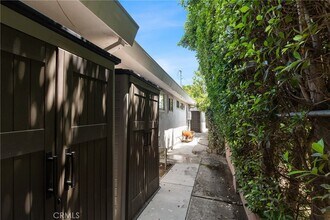 8016 Crosnoe Ave in Los Angeles, CA - Building Photo - Building Photo