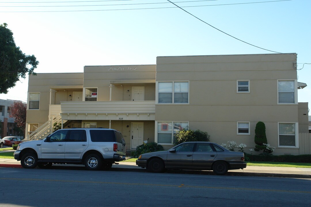 Sunset Apartments in Salinas, CA - Building Photo