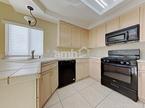 8443 Chinook Candy Ct in Las Vegas, NV - Building Photo - Building Photo