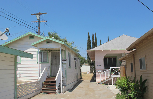 3832 W Avenue 42 in Los Angeles, CA - Foto de edificio - Building Photo