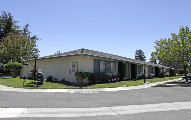 Driftwood Garden Apartments in Livermore, CA - Building Photo - Building Photo