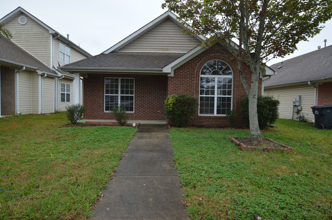 2022 Village Ln in Calera, AL - Building Photo