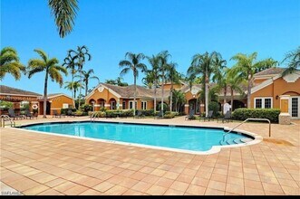 1875 Florida Club Dr in Naples, FL - Foto de edificio - Building Photo