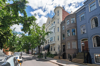 Analoston Condominium in Washington, DC - Foto de edificio - Building Photo