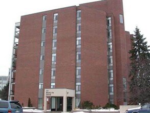 20 Marilyn Dr in Guelph, ON - Building Photo - Building Photo