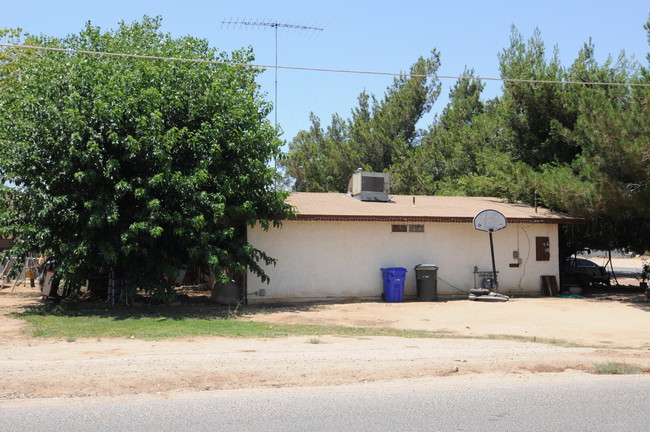 15483 Tokay St in Victorville, CA - Foto de edificio - Building Photo