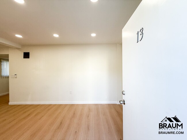 15634 Leadwell St in Los Angeles, CA - Building Photo - Building Photo