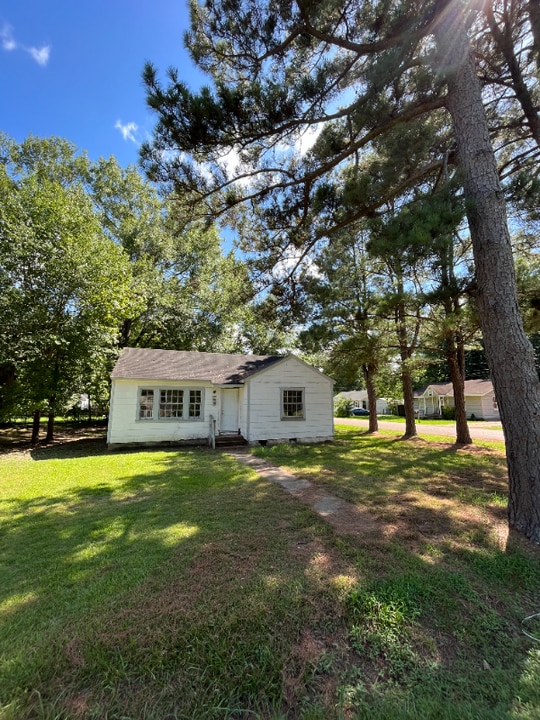200 King St in Batesville, MS - Building Photo
