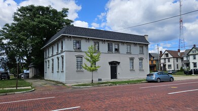 609 Cleveland Ave SW in Canton, OH - Building Photo - Building Photo