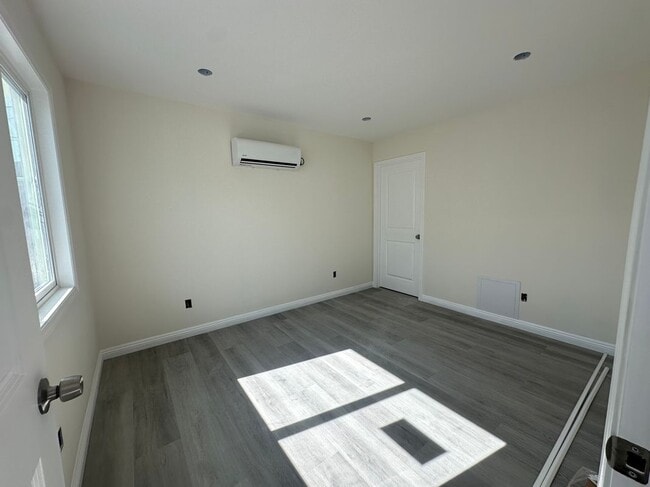 8153 San Juan Ave in South Gate, CA - Building Photo - Building Photo