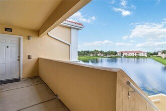1025 Villagio Cir in Sarasota, FL - Building Photo - Building Photo