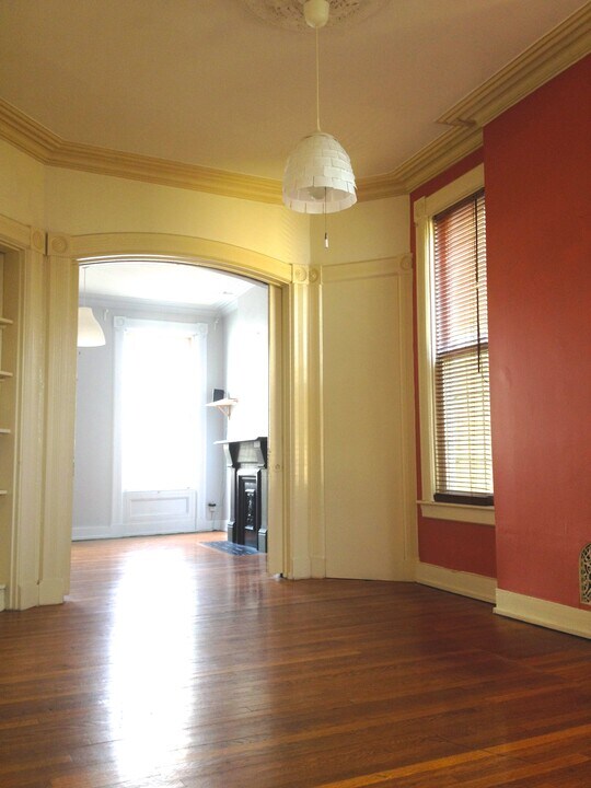 22 Lyon St, Unit 1 floor walkout garden in New Haven, CT - Building Photo