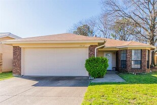 7512 Down Hill Dr in Fort Worth, TX - Building Photo