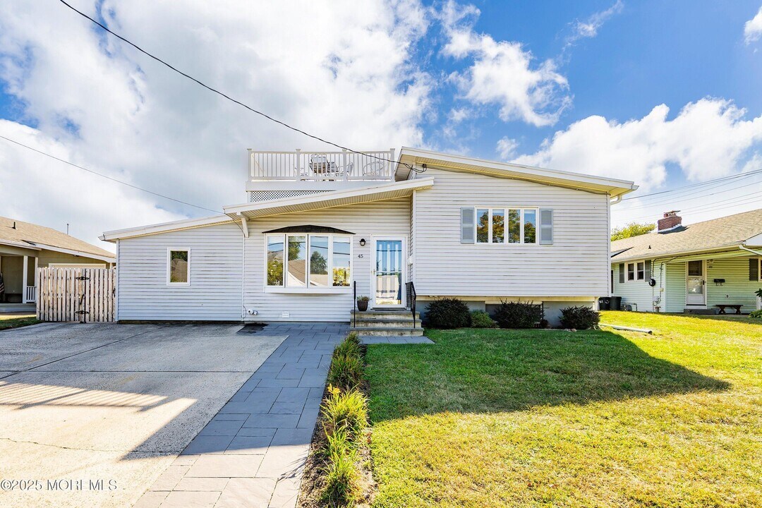 45 Stockton Lake Blvd in Manasquan, NJ - Building Photo