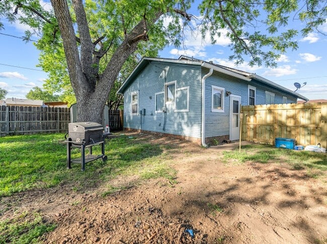 property at 1303 N 9th St