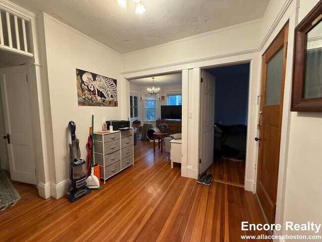 39 Turner St in Boston, MA - Building Photo - Building Photo