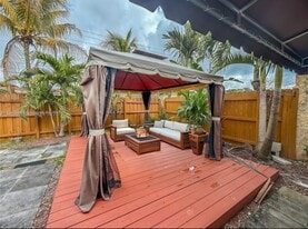 2001 SW 58th Ct in Miami, FL - Building Photo