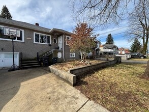 6819 Linden Av in Burnaby, BC - Building Photo - Building Photo