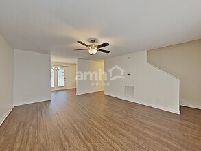 4864 Ark Ln in Murfreesboro, TN - Foto de edificio - Building Photo