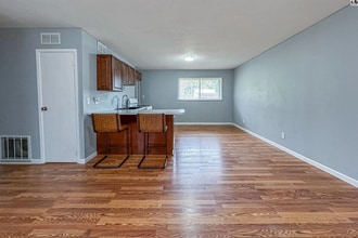 917 College Ln in Hutchinson, KS - Building Photo - Building Photo