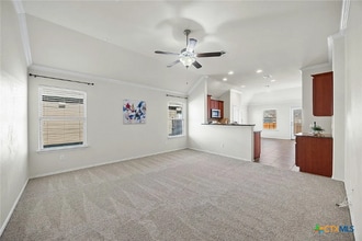 184 Eagle Owl Loop in Leander, TX - Foto de edificio - Building Photo