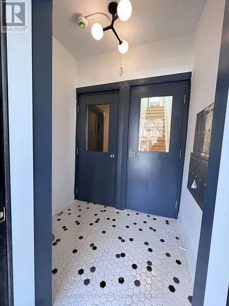 15 Thorburn Ave in Toronto, ON - Building Photo - Building Photo