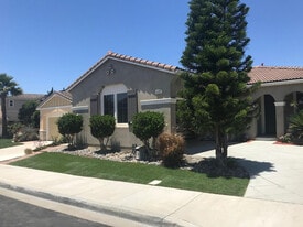 5202 Cobalt Way in Oceanside, CA - Building Photo