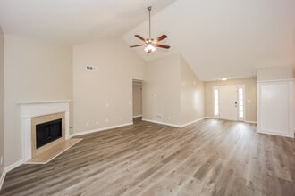 4689 Knight's Bridge Ct in Douglasville, GA - Foto de edificio - Building Photo