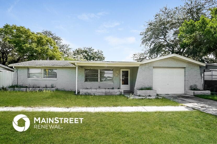 11612 Crystal Lake Dr in Port Richey, FL - Building Photo