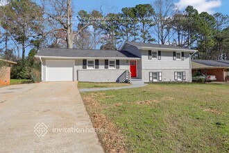 883 Meadow Rock Dr in Stone Mountain, GA - Foto de edificio - Building Photo