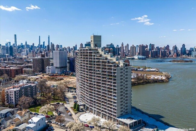 25-40 Shore Blvd in New York, NY - Building Photo - Building Photo