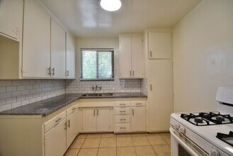 5103 Cahuenga Blvd in Los Angeles, CA - Building Photo - Building Photo