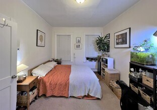 68 Beacon St, Unit 2 in Somerville, MA - Foto de edificio - Building Photo