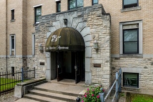 Niche Amadore Apartments in Saginaw, MI - Building Photo