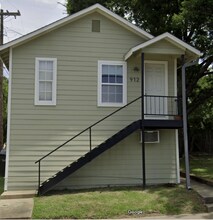 912 S Armstrong Ave, Unit Upstairs in Denison, TX - Foto de edificio - Building Photo