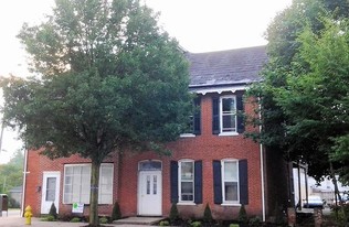 242-244 E King St in Shippensburg, PA - Building Photo