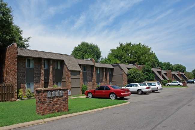 Willow Lake Townhomes in Fort Smith, AR - Building Photo - Building Photo