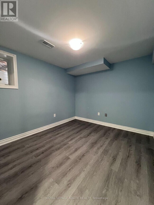 1074 Orenda St in Pickering, ON - Building Photo - Building Photo