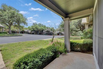 1015 E Yager Ln in Austin, TX - Building Photo - Building Photo