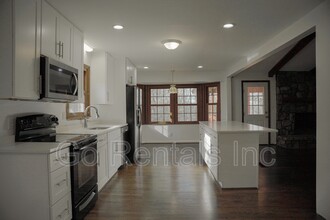 2341 Mountain Oaks Ln in Birmingham, AL - Foto de edificio - Building Photo