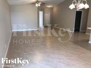 4162 SW Muncie St in Port St. Lucie, FL - Foto de edificio - Building Photo