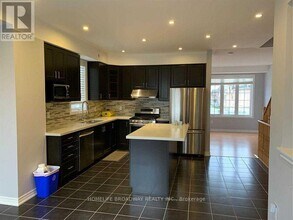 5 Toulouse Ct in Markham, ON - Building Photo - Building Photo