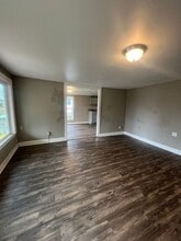 354 Greenwood St in Junction City, OR - Building Photo - Building Photo