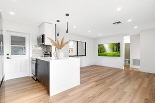 1201 N 16th Ave in Hollywood, FL - Building Photo