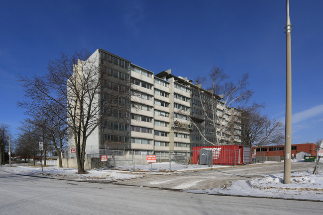 24 Midland Dr in Kitchener, ON - Building Photo - Primary Photo