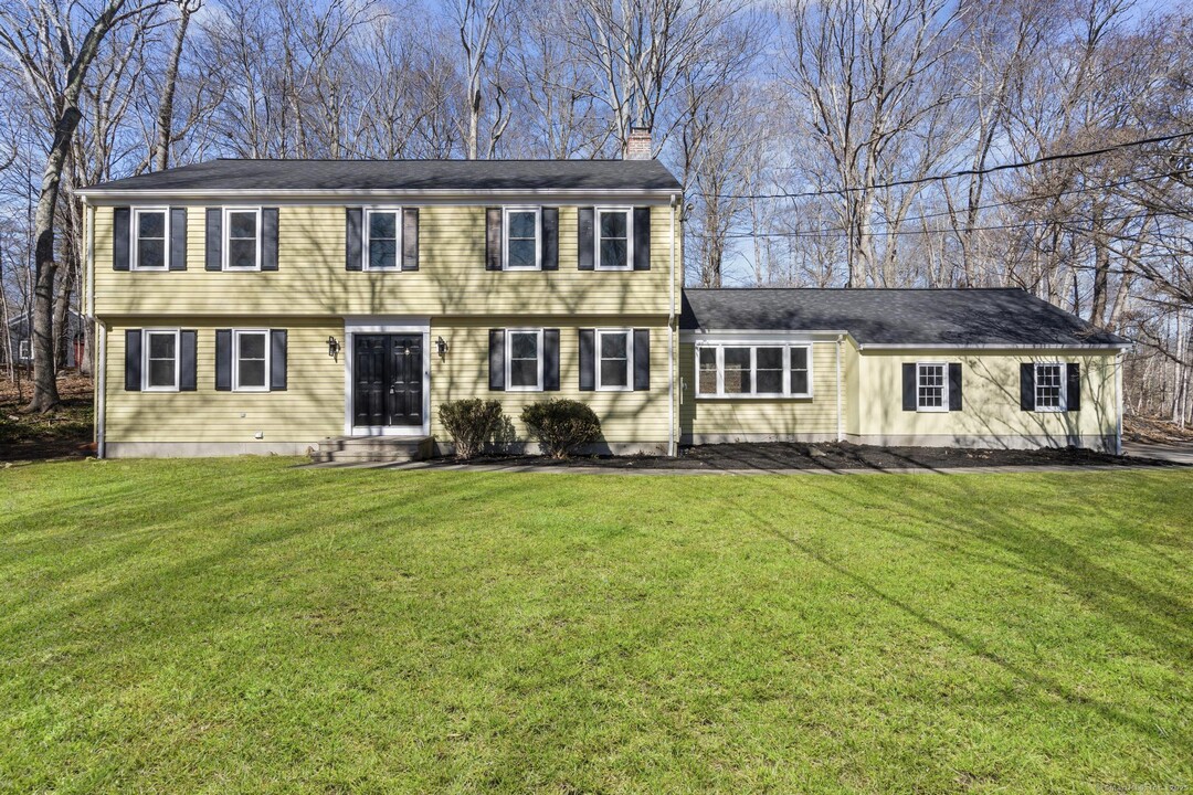 40 Harkness Dr in Madison, CT - Building Photo