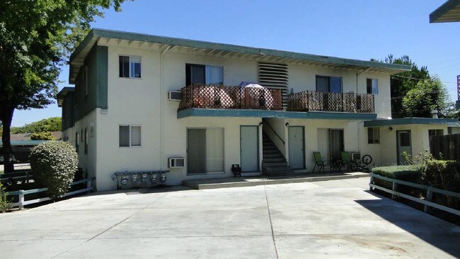 1002-1008 Ravenscourt Ave in San Jose, CA - Foto de edificio - Building Photo